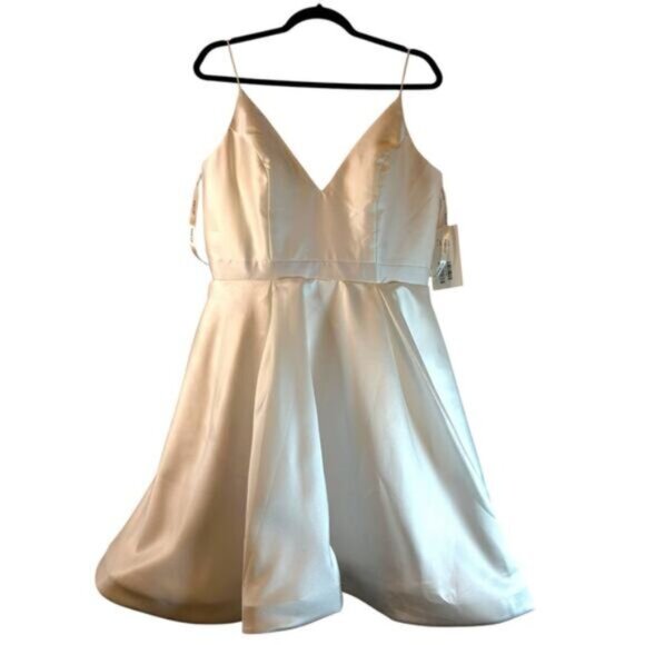 NWT - JVN by JOVANI Ivory Dress - Size 10 - Picture 15 of 16